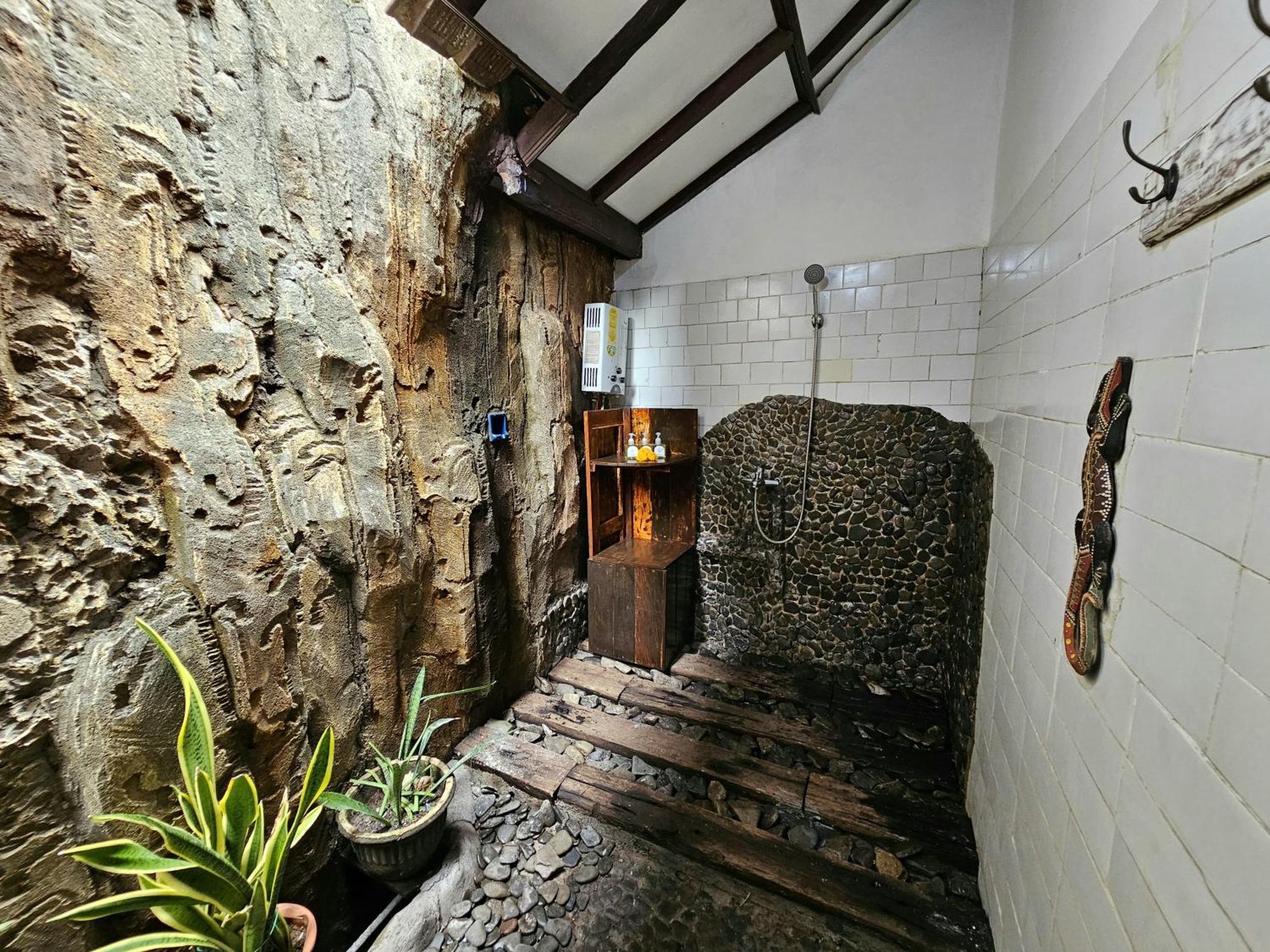 Binaria Museum Hotel Ловина Экстерьер фото