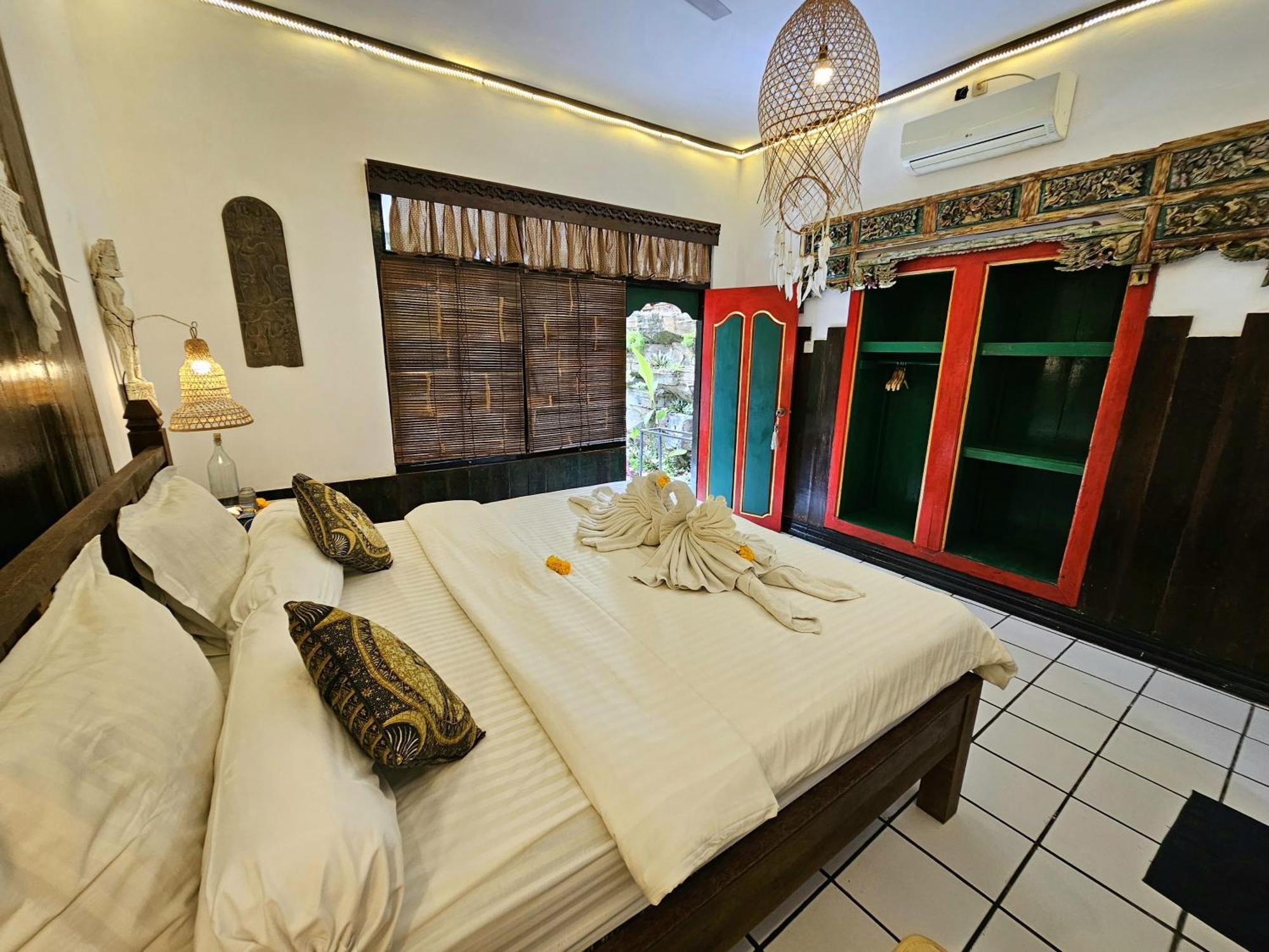 Binaria Museum Hotel Ловина Экстерьер фото