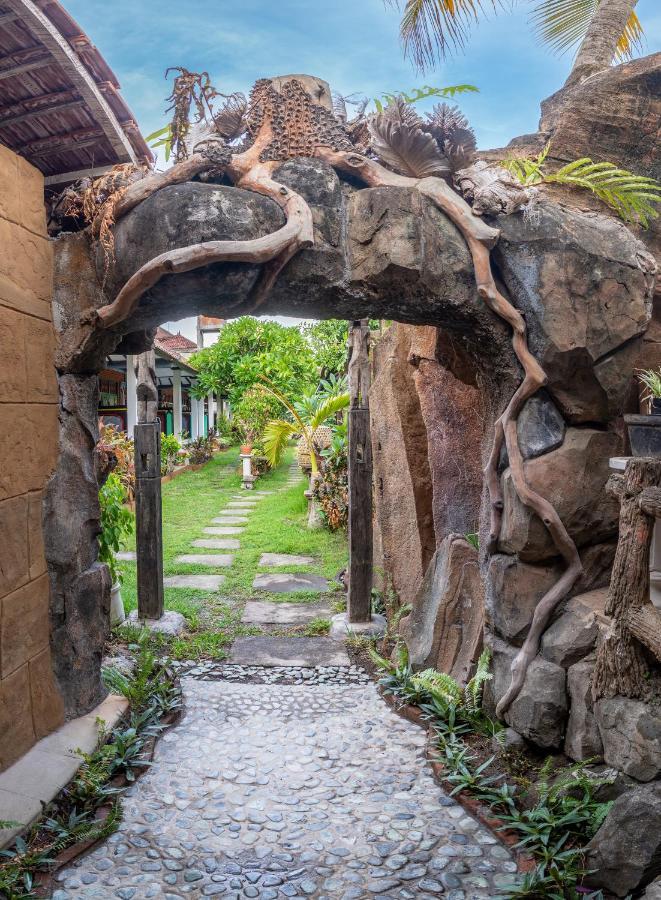 Binaria Museum Hotel Ловина Экстерьер фото